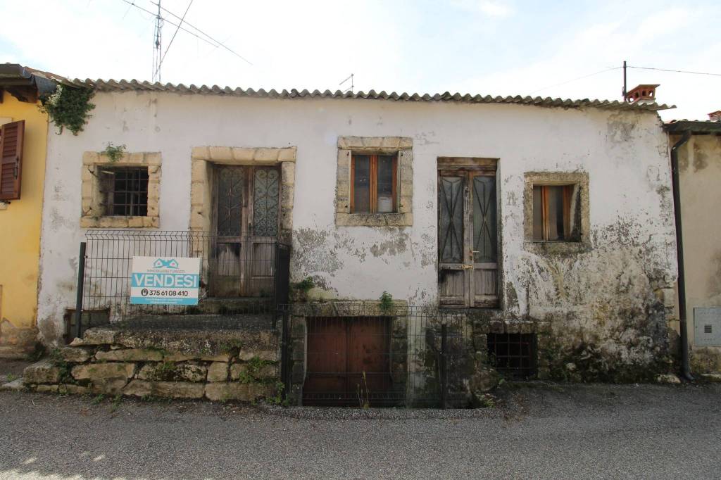 casa indipendente in vendita a Soave in zona Castelcerino