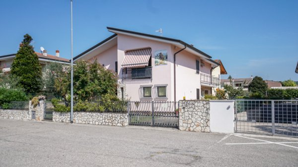 casa indipendente in vendita a Soave