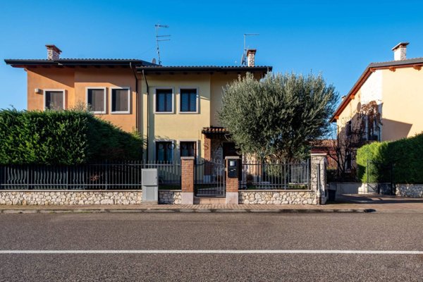 casa indipendente in vendita a Soave