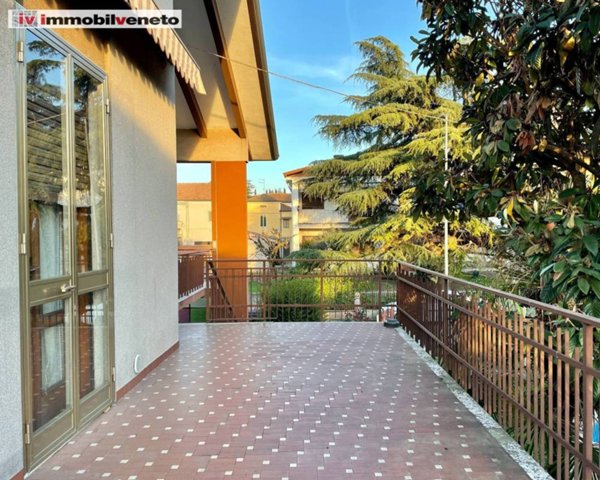 casa indipendente in vendita a Soave