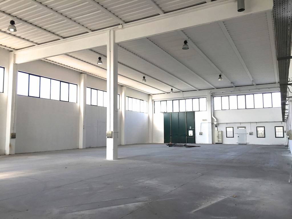 locale commerciale in vendita a Soave