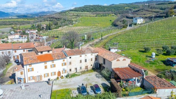 appartamento in vendita a Soave in zona Costeggiola