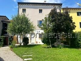 casale in vendita a Soave