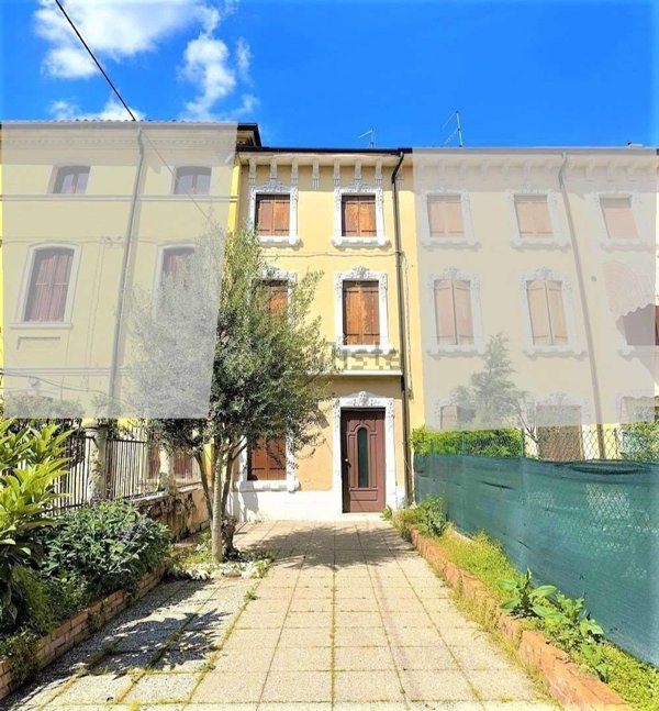 pentavano in vendita a Soave