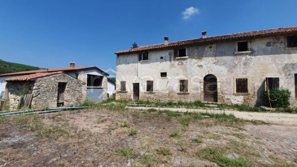 casa indipendente in vendita a Soave in zona Costeggiola