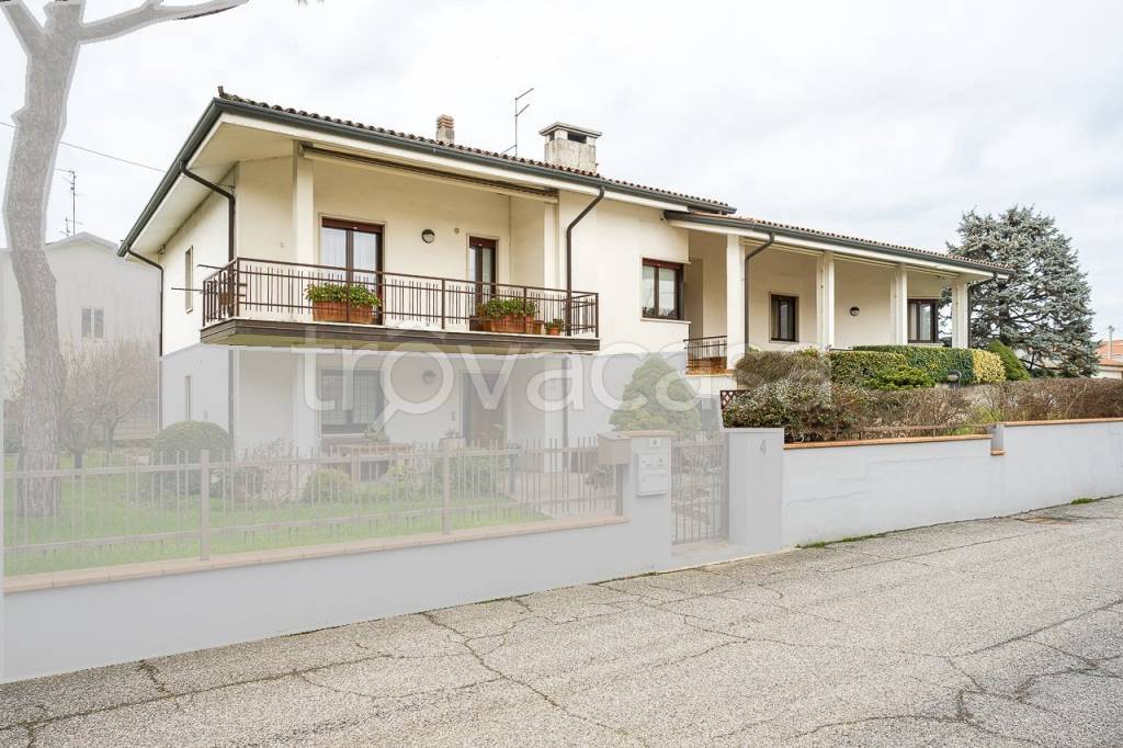 casa indipendente in vendita a Soave