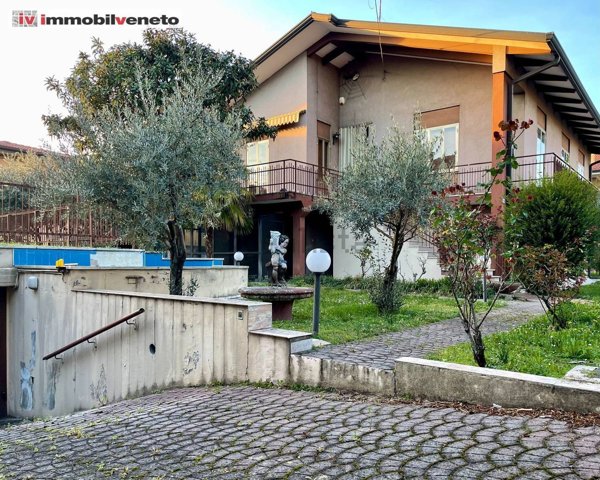 casa indipendente in vendita a Soave