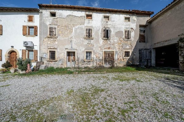 esavano in vendita a Soave in zona Costeggiola