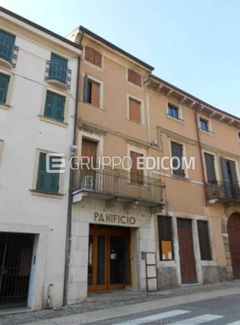 locale commerciale in vendita a Soave