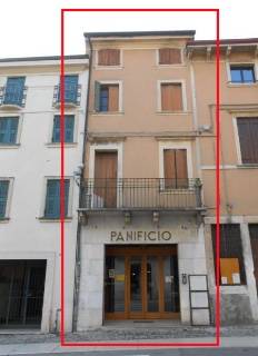 intera palazzina in vendita a Soave