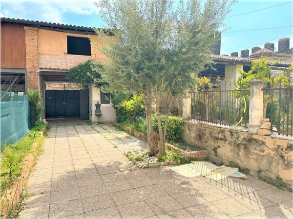 pentavano in vendita a Soave