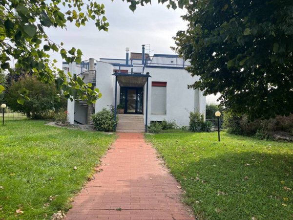 casa indipendente in vendita a Soave