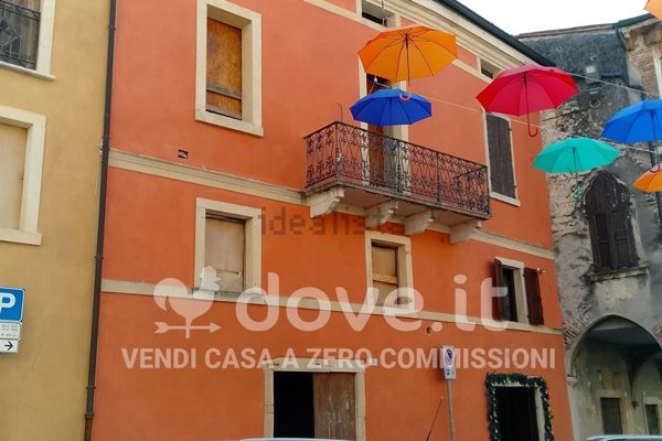 esavano in vendita a Soave
