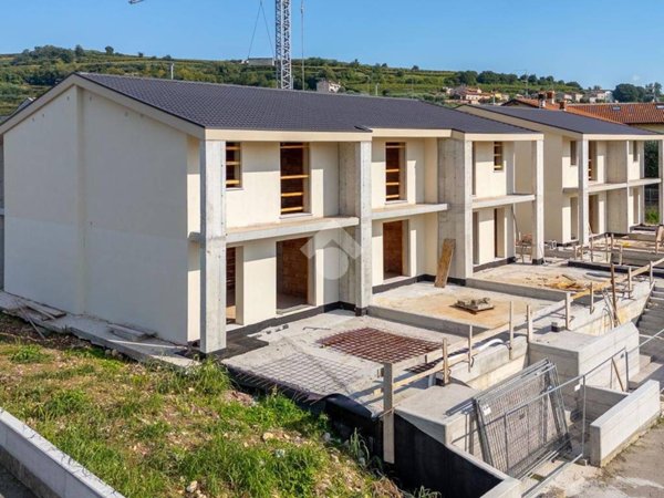 casa indipendente in vendita a Soave
