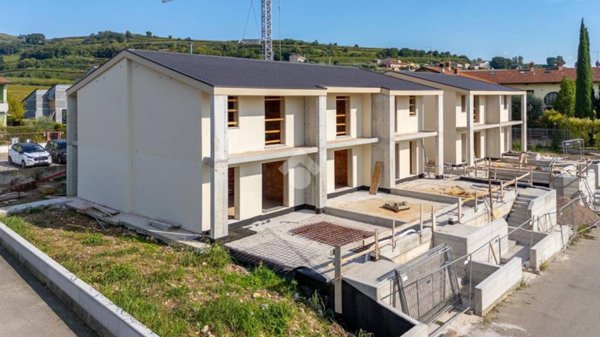 casa indipendente in vendita a Soave