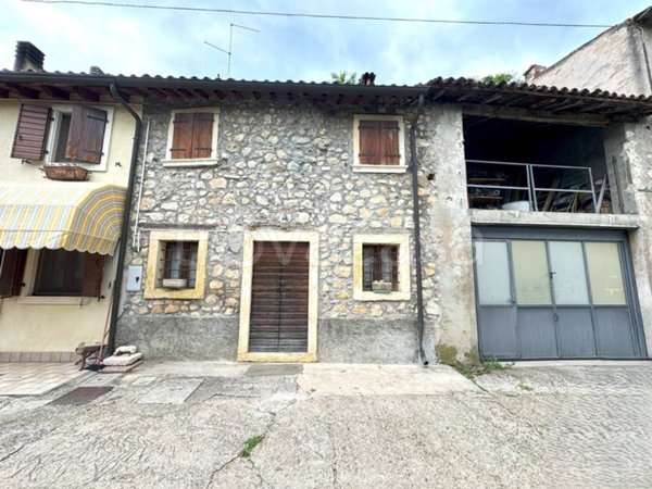 casa indipendente in vendita a Soave in zona Costeggiola