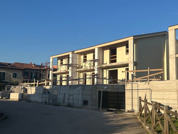 casa indipendente in vendita a Soave in zona Costeggiola