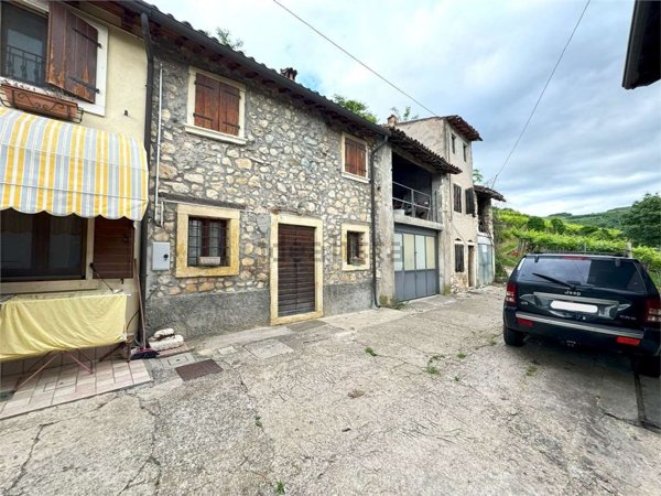 quadrivano in vendita a Soave in zona Costeggiola