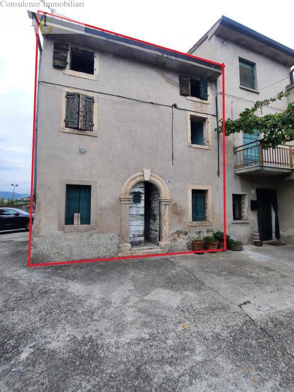 casale in vendita a Soave in zona Costeggiola