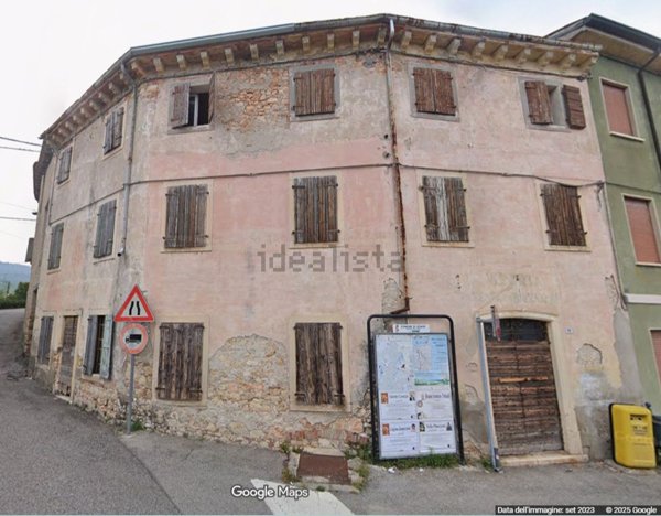 casale in vendita a Soave in zona Costeggiola