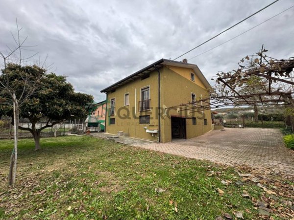 casa indipendente in vendita a Soave in zona Costeggiola