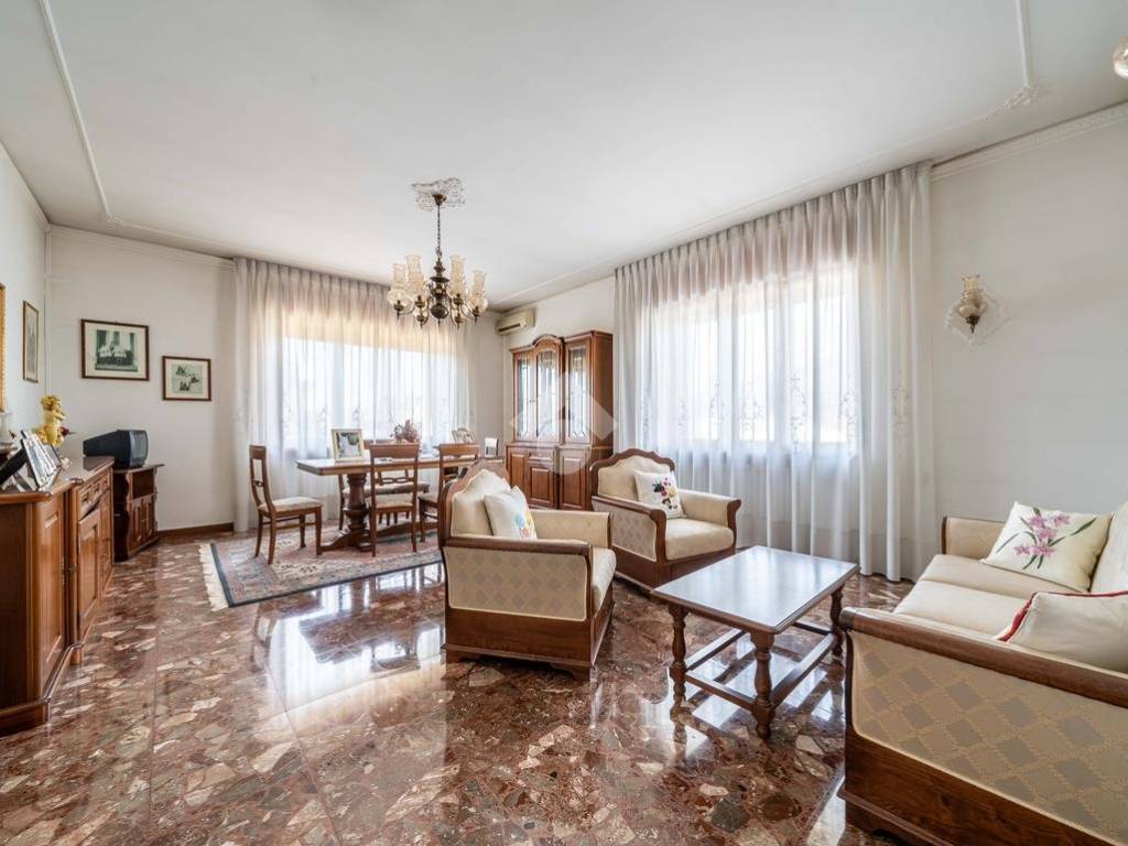 casa indipendente in vendita a Soave in zona Castelletto