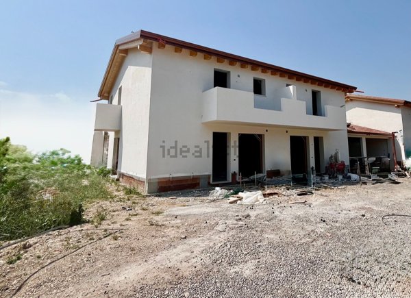 casa indipendente in vendita a Soave
