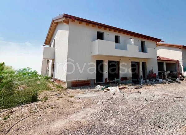 casa indipendente in vendita a Soave in zona Castelletto