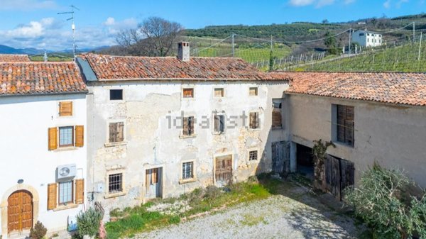 casale in vendita a Soave in zona Costeggiola