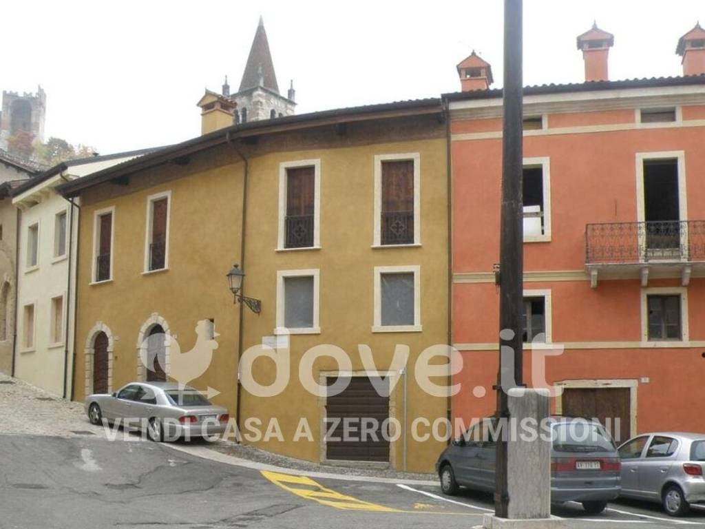 intera palazzina in vendita a Soave