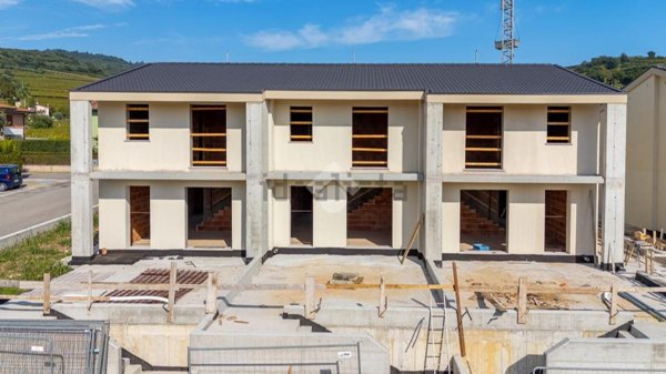 casa indipendente in vendita a Soave