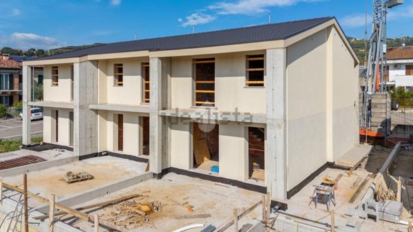 casa indipendente in vendita a Soave