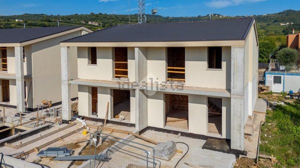 casa indipendente in vendita a Soave