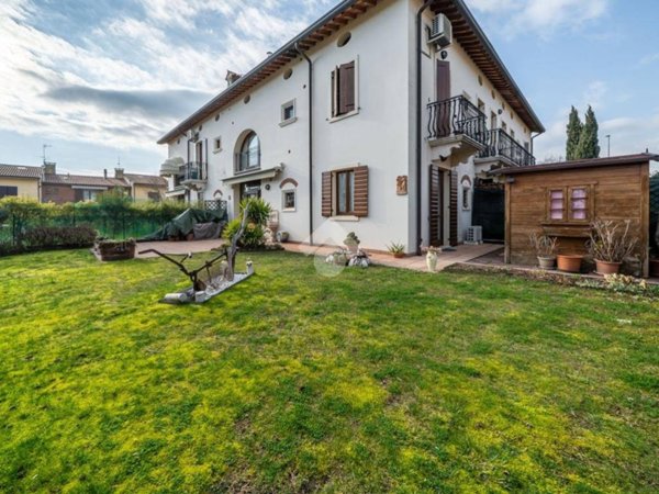 appartamento in vendita a Soave in zona Costeggiola