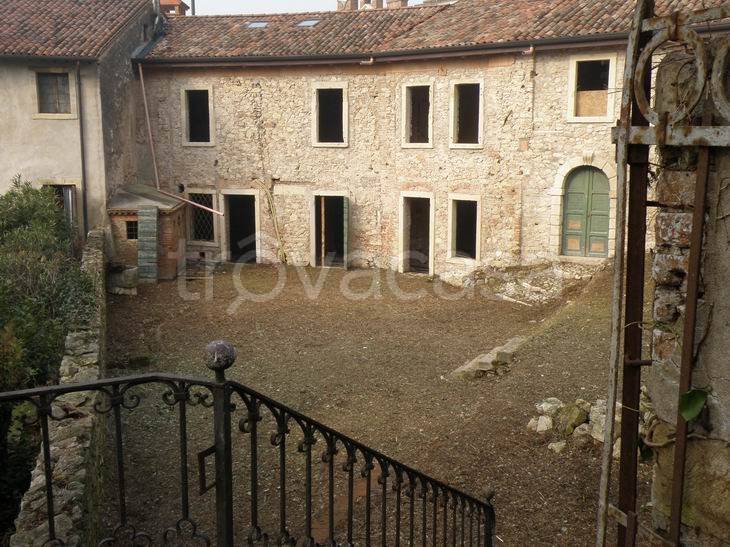 negozio in vendita a Soave