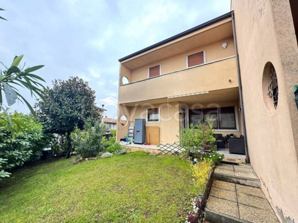 casa indipendente in vendita a Soave in zona Castelletto