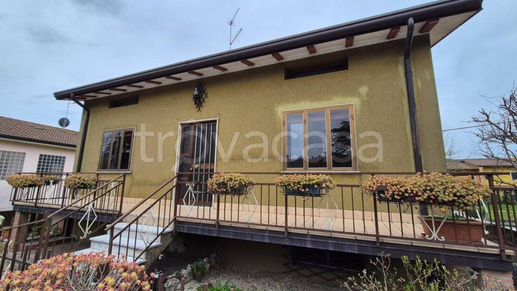 casa indipendente in vendita a Soave in zona Costeggiola