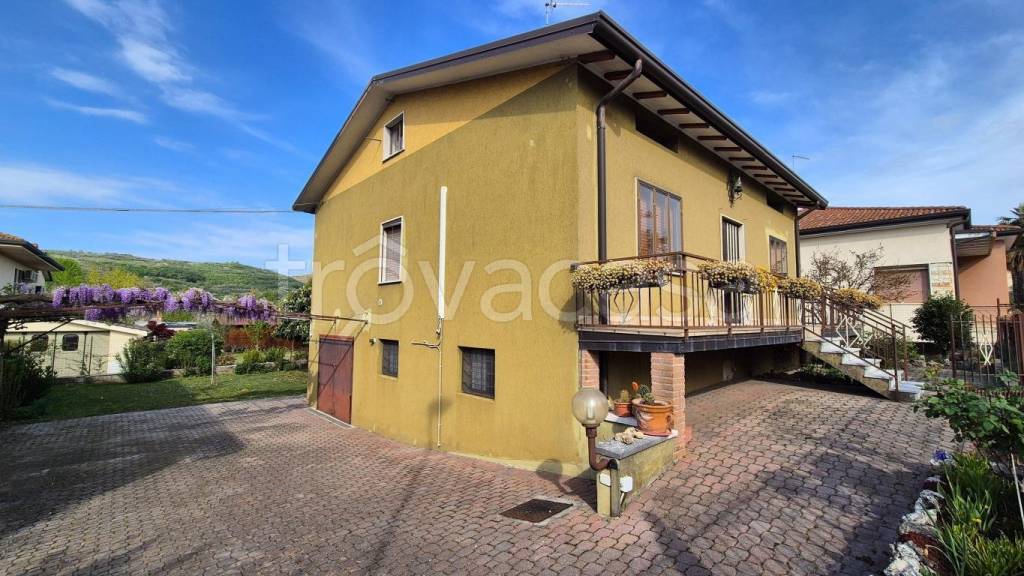 casa indipendente in vendita a Soave in zona Costeggiola