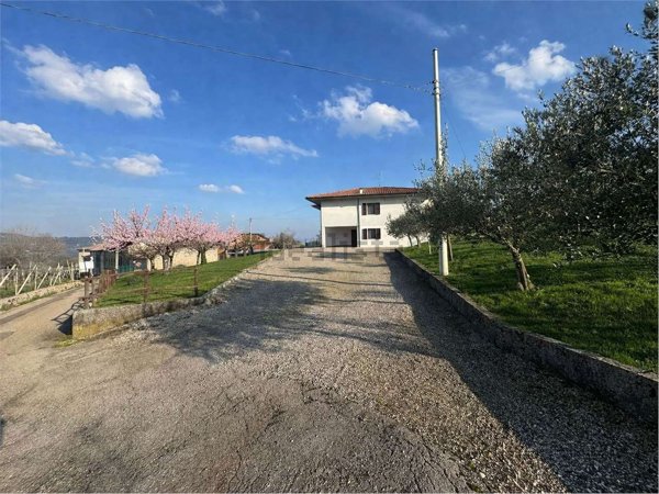 casa indipendente in vendita a Soave