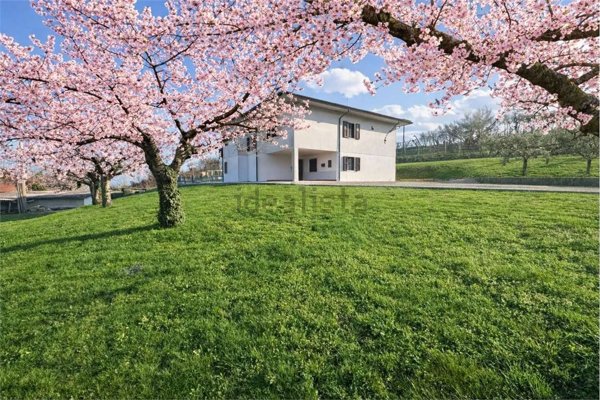 casa indipendente in vendita a Soave
