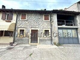 casale in vendita a Soave in zona Costeggiola