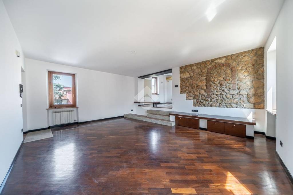 appartamento in vendita a Soave in zona Castelletto