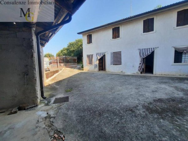 casa indipendente in vendita a Soave in zona Castelletto