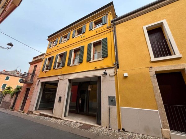 negozio in vendita a Soave in zona Castelletto