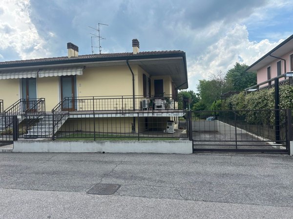 casa indipendente in vendita a Soave in zona Castelletto