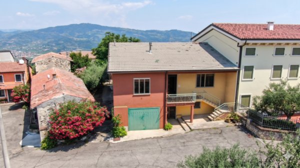 casa indipendente in vendita a Soave in zona Castelletto