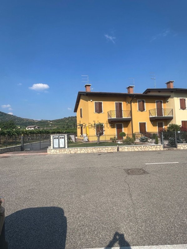 casa indipendente in vendita a Soave in zona Castelletto