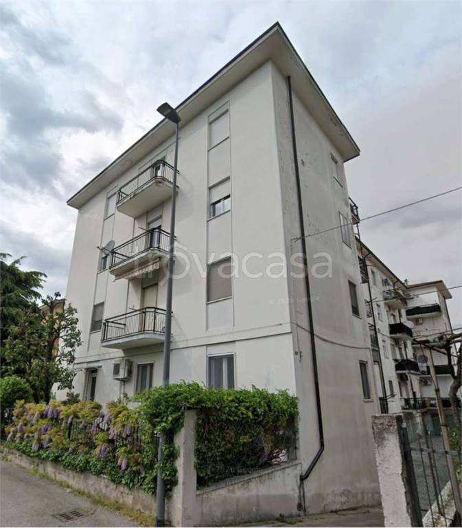 appartamento in vendita a Soave in zona Castelletto