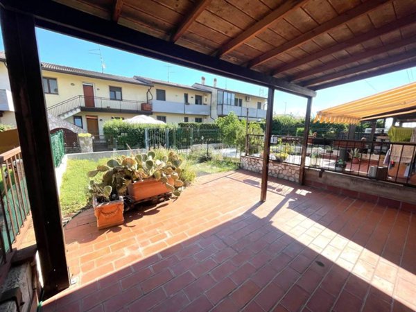 casa indipendente in vendita a Soave in zona Castelletto