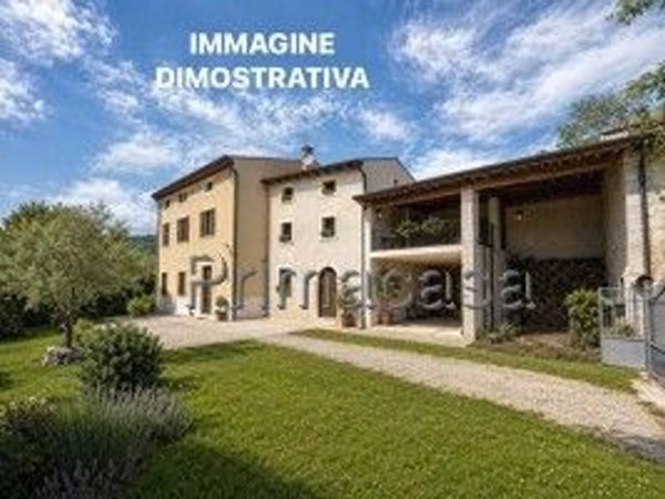 casale in vendita a Soave in zona Castelletto